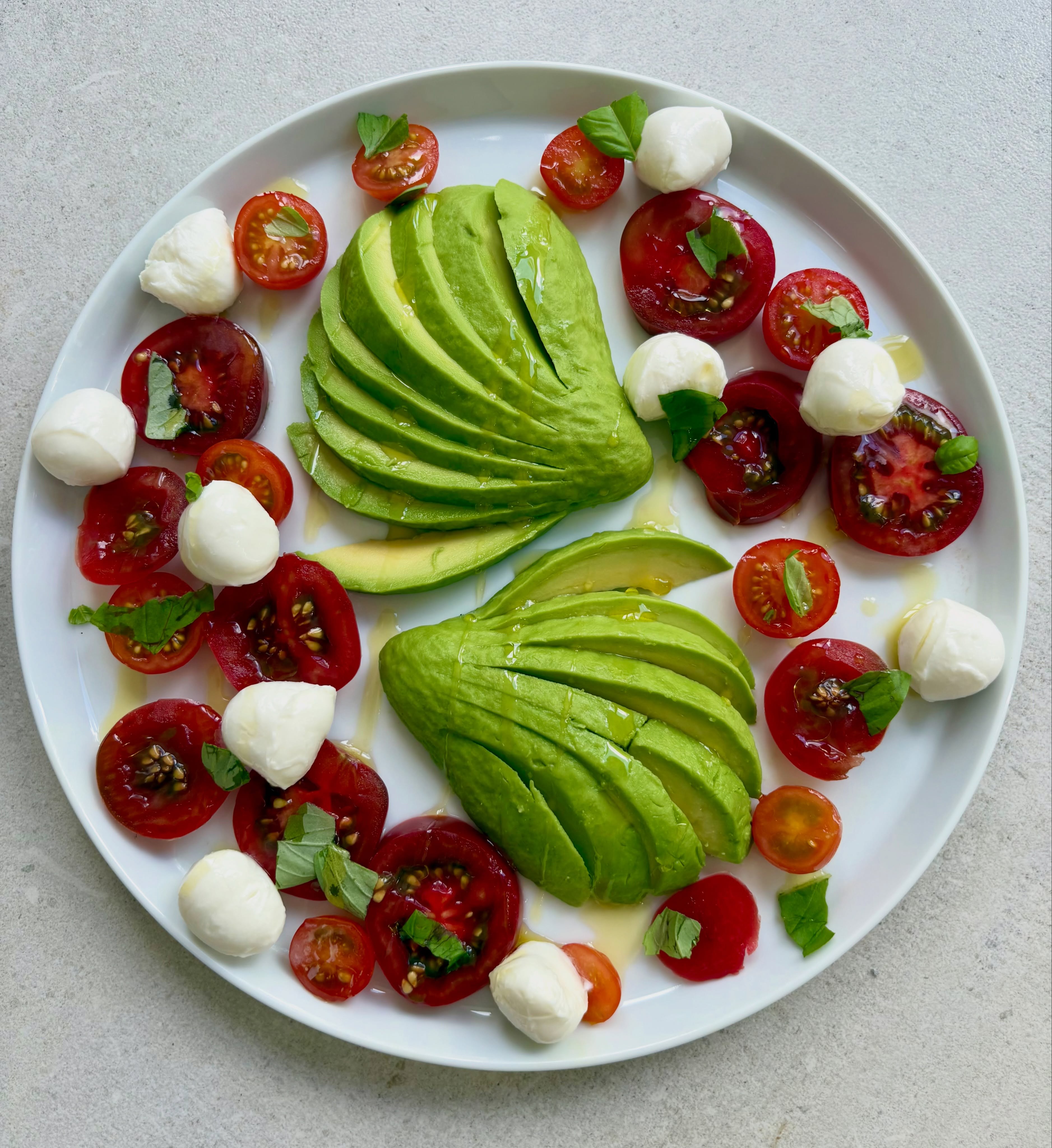 If you’ve followed me here or on my @salads_for_all_seasons account, then you’ll know this is one of my favourite summer salads. Tbh I could probably eat it every day! Tricolore salad of tomatoes, avocado and mozzarella with basil, extra virgin olive oil and after the photo, a generous drizzle of Mazzetti balsamic!
@britishtomatoes
@galbaniuk mozzarella
#tricolore #tricoloresalad #tomatosalad