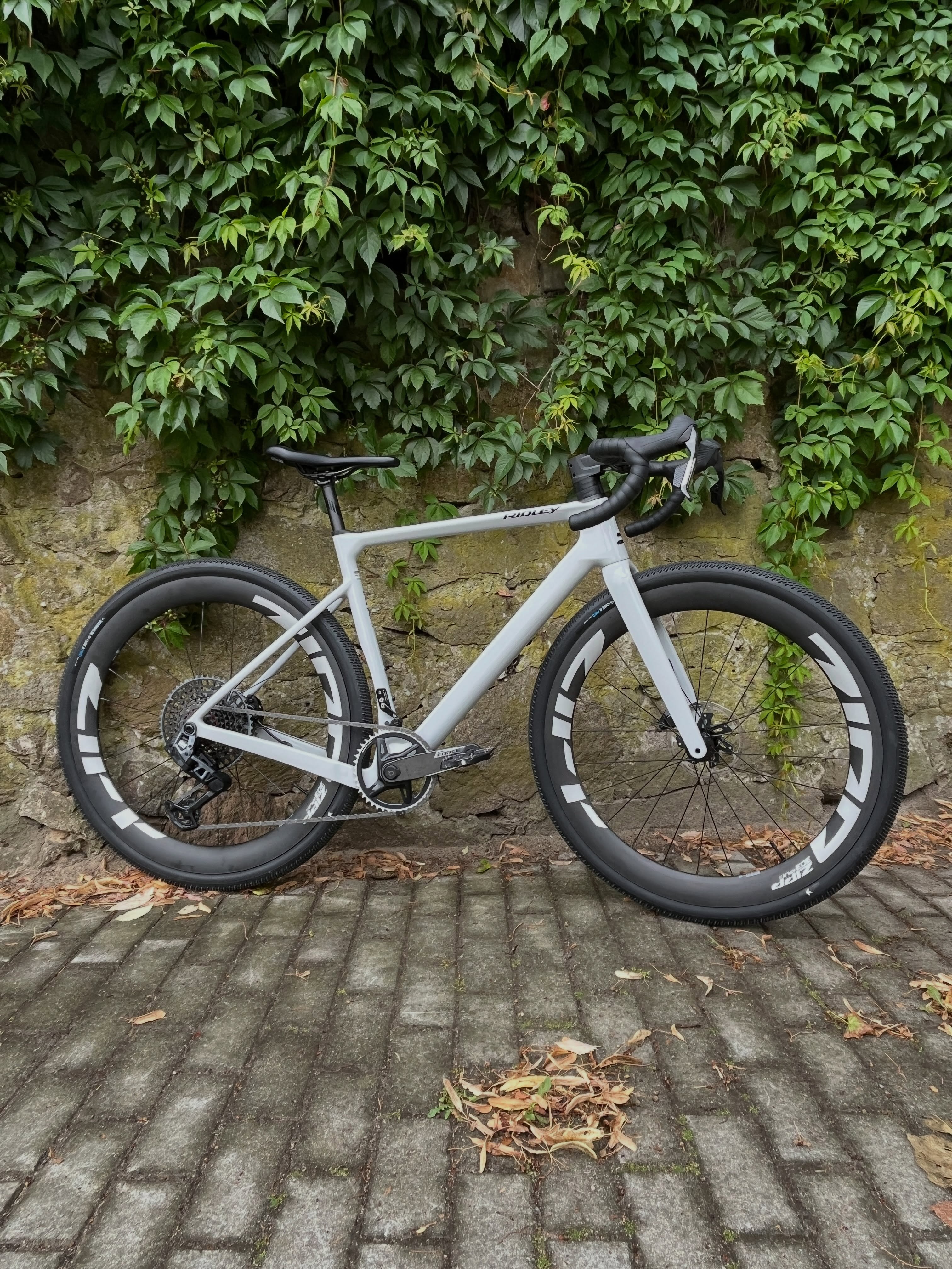 Das Ridley ASTR gibt’s von der Stange – oder du konfigurierst dir deine ganz persönliche Waffe. 🔥🚀
Serie oder Custom? Du hast die Wahl. 😎
#ridley #ridleyastr #gravelbike #gravelcycling #bikepointdresden