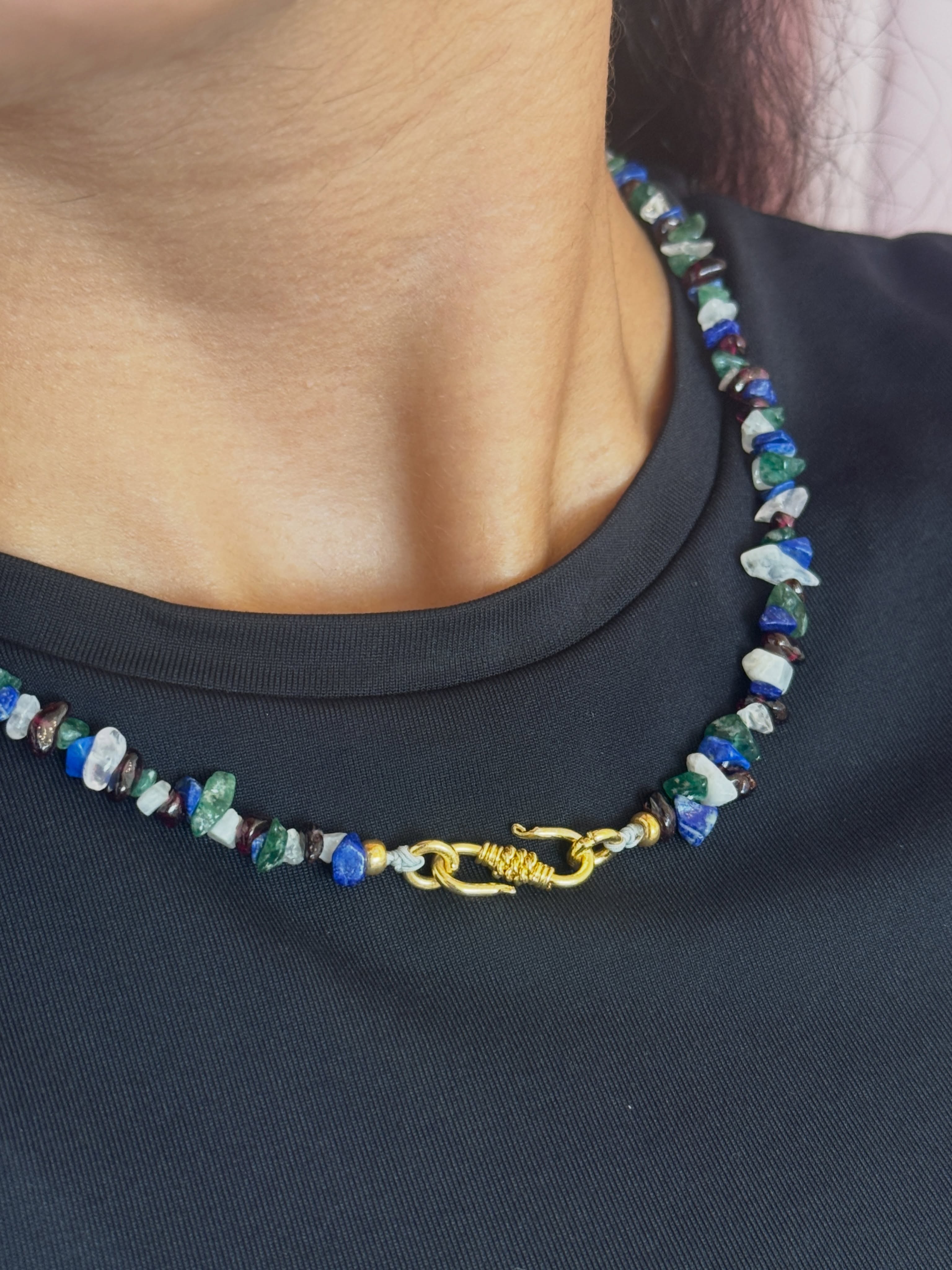 Details, die den Unterschied machen. ✨💎
Lapislazuli, Aventurin, Bergkristall und Granat – verschiedene Farben, besondere Steine und ein Hauch von Gold. 💙💚🤍❤️ Mein kleines Statement-Piece für jeden Tag.
#JewelryLove #Edelsteine #Lapislazuli #Aventurin #Bergkristall Granat GoldDetails