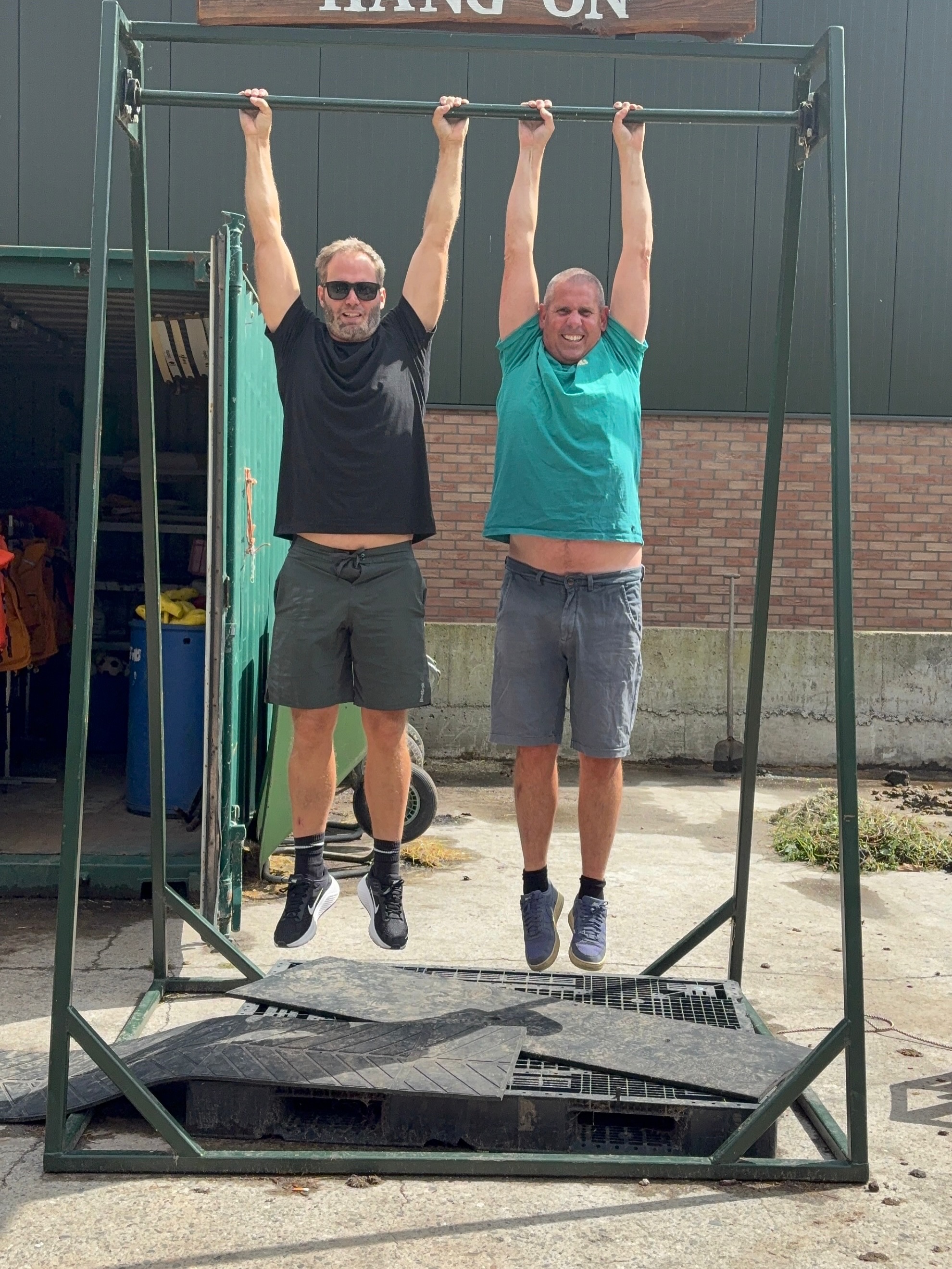 Een sportieve start voor leerjaar 3!
Modder, water, sport en vooral veel samenwerken! Afgelopen vrijdag ging heel leerjaar 3 naar Poldersport in De Kwakel. πͺ
Tijdens de verschillende activiteiten stonden samenwerken, plezier maken en elkaar beter leren kennen centraal.
Een gezellige en actieve start van het nieuwe schooljaar! π
#KennemerLyceum #Leerjaar3 #Poldersport #Samenwerken #Schooljaar2026