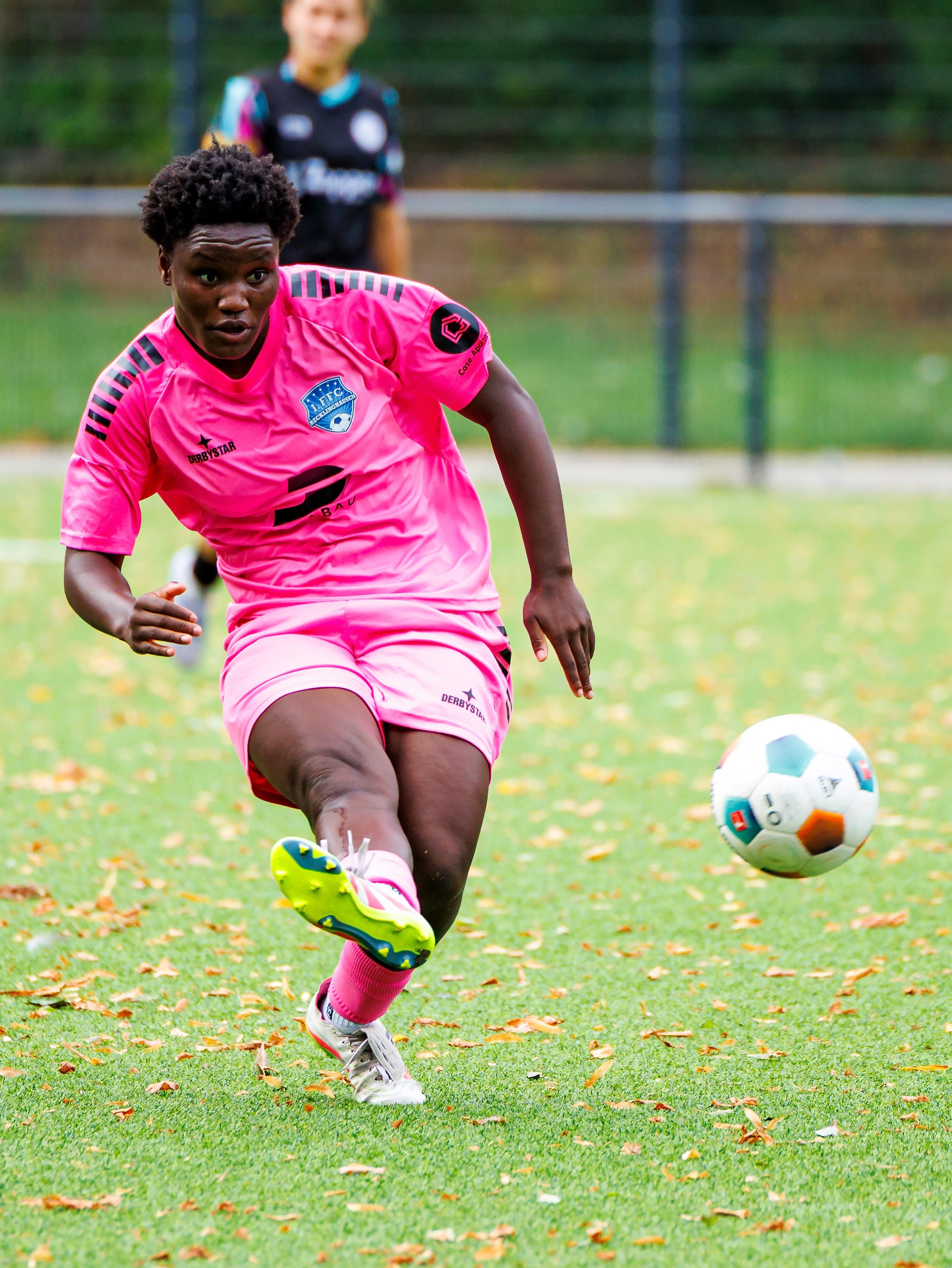𝙎𝙥𝙞𝙚𝙡𝙩𝙖𝙜 2 #𝙁𝙁𝘾𝙎𝙋𝙊 📸 𝙏𝙚𝙞𝙡 2
Wir wollen euch gerne noch weitere Eindrücke vom ersten #Heimspiel unserer Frauen gegen die @vorwaertsspoho98_frauen präsentieren 💙🤍
📸 @ric.baumert
#frauenfussball #regionalliga #team recklinghausen
@dombaugmbh
@caseapartments
@experka_
@bauenundleben
@mcdonaldsde
@derbystar