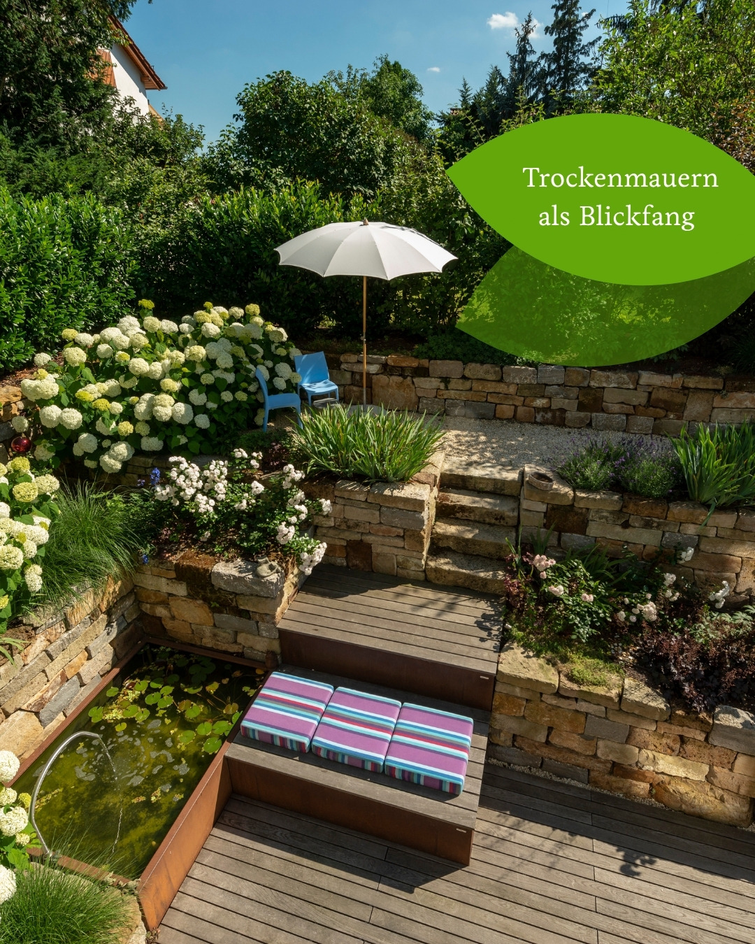 Mauern, die einen Garten gestalten. 🌿Trockenmauern können Höhen auffangen, Räume gliedern und Pflanzungen einen neuen Rahmen geben. Vor allem das Zusammenspiel aus Naturstein und lebendigem Grün macht sie zu einem echtem Hingucker.
Sie können zurückhaltend im Hintergrund wirken, aber auch ganz bewusst als Blickfang eingesetzt werden.
Und genau darin liegt gute Gartengestaltung: Einzelne Elemente werden so geplant, dass am Ende ein stimmiges Gesamtbild entsteht.
Wie gefallen dir Trockenmauern im Garten?
#gaertnervoneden #trockenmauer #naturstein #gartendesign #garteninspiration