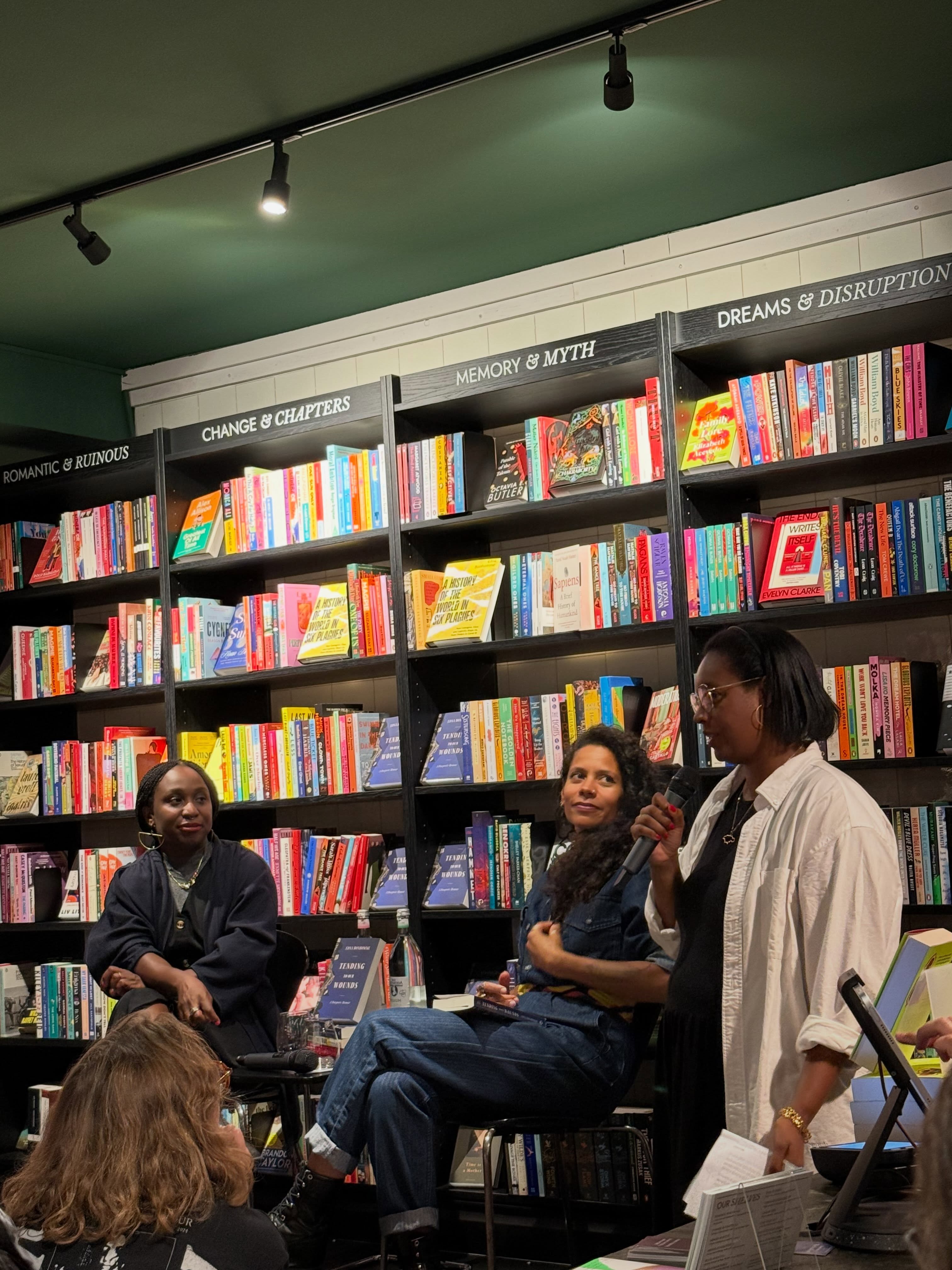 Edna Bonhomme and Emilia Roig in conversation on TENDING TO OUR WOUNDS — A DIASPORIC MEMOIR @chapters_berlin (Right: Sharmaine Lovegrove, owner of Chapters).
Chapters has been in Berlin for a year now and I don‘t know what took me so long to visit, what an inspiring community!
Edna Bonhomme‘s memoir traces her own journey from growing up in a leftish family in Miami to an academic career as historian critic and writer worldwide and weaves together personal experience with global colonialism and racial capitalism and the effects on the bodies of the exploited.
German translation by Anna von Rath @annabonconsejo:
‚Eingesperrt und ausgegrenzt‘ @ullsteinbuchverlage
#ednabonhomme #emiliaroig #chapters #berlin #annavonrath