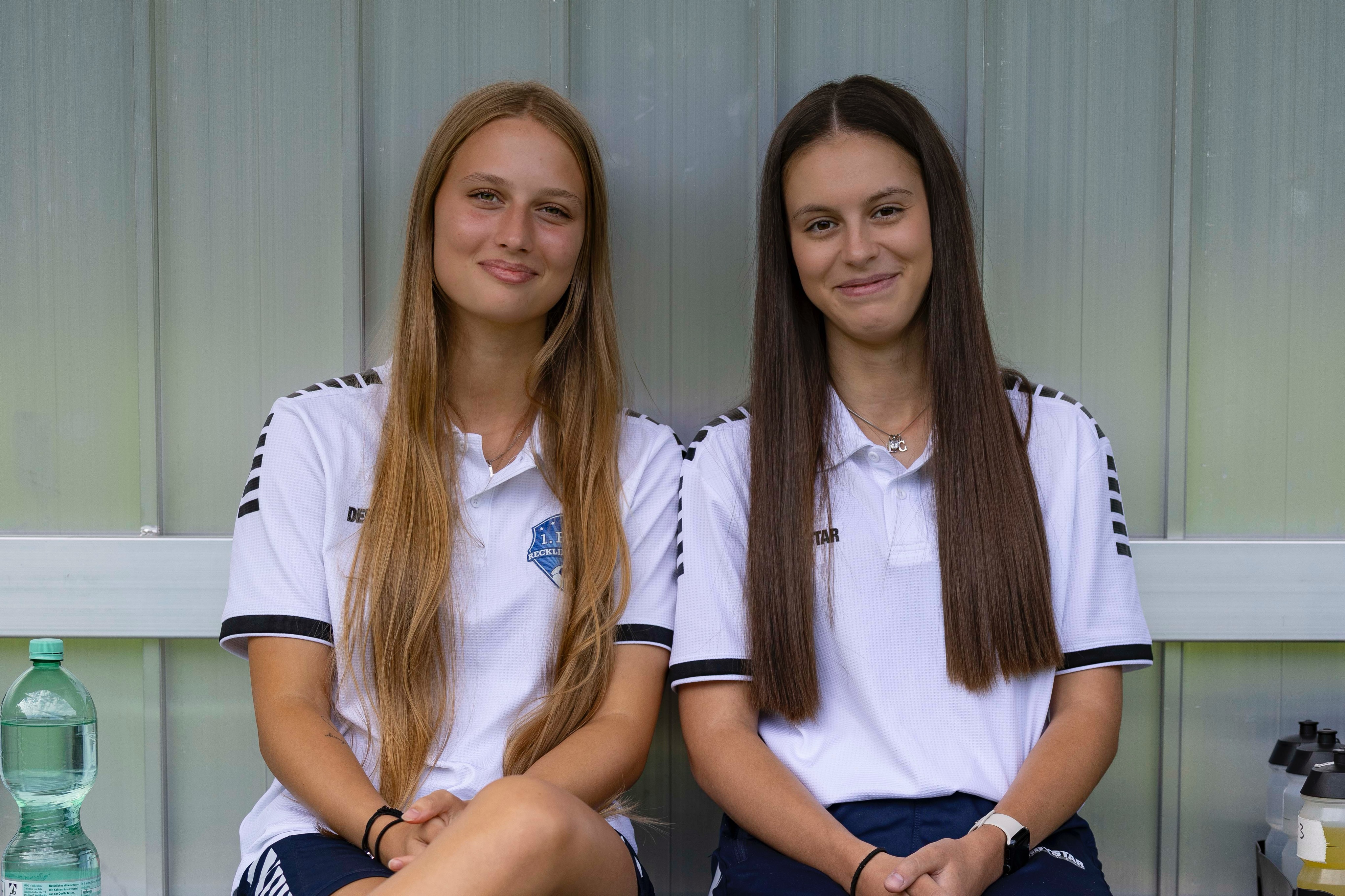 💙🤍 𝙎𝙥𝙞𝙚𝙡𝙩𝙖𝙜 3 - 𝘼𝙪𝙨𝙬𝙖̈𝙧𝙩𝙨𝙨𝙞𝙚𝙜 𝙞𝙣 𝙀𝙨𝙨𝙚𝙣
Unsere Frauen bauen ihre erfolgreiche Startserie in der #Regionalliga mit dem dritten 3️⃣er in Folge aus und behalten tatsächlich sogar die #Tabellenspitze … punktgleich mit dem BVB.
Selbstbewusst und zielstrebig erspielten sich die Mädels eine deutliche 3:0-Führung und hielten am Ende souverän die 0.
Danke an Hans @h3vestfoto für die
📸 Bilderserie.
—————-
@dombaugmbh
@caseapartments
@bauenundleben
@experka_
@mcdonaldsde
@derbystar
@burghotel_volmarstein