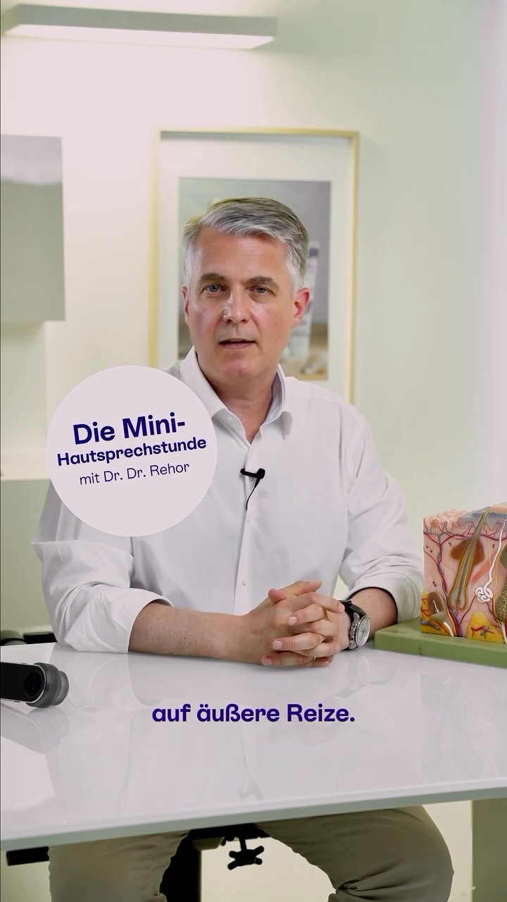 Startseite 51 Kinderhaut braucht besonderen Schutz🐧
Denn bei Kindern ist die natürliche Hautbarriere noch nicht vollständig ausgereift. Die Haut ist dünner, verliert schneller Feuchtigkeit und reagiert empfindlicher auf äußere Einflüsse, wie Kälte, Sonne oder trockene Heizungsluft.
Umso wichtiger ist es, die Haut in dieser Entwicklungsphase zu unterstützen und zu stärken. Wichtig bei der Wahl geeigneter Pflegeprodukte: Sie sollten keine Duftstoffe, ätherischen Öle, Peelings oder hochkonzentrierte Aktivstoffe enthalten, wie sie in vielen Erwachsenenprodukten vorkommen. Denn diese sind für Kinderhaut völlig ungeeignet.
Unser Tipp: möglichst einfache, speziell für Kinderhaut entwickelte Pflege mit wenigen, gut verträglichen Inhaltsstoffen. Sie schützt und trägt dazu bei, dass die Hautbarriere ihre natürliche Schutzfunktion optimal entwickeln kann.
Denn bei Kinderhaut geht es nicht um möglichst viel Pflege – sondern um die richtige Unterstützung.
#Kinderhaut #Kinderhautpflege #hautbarriere