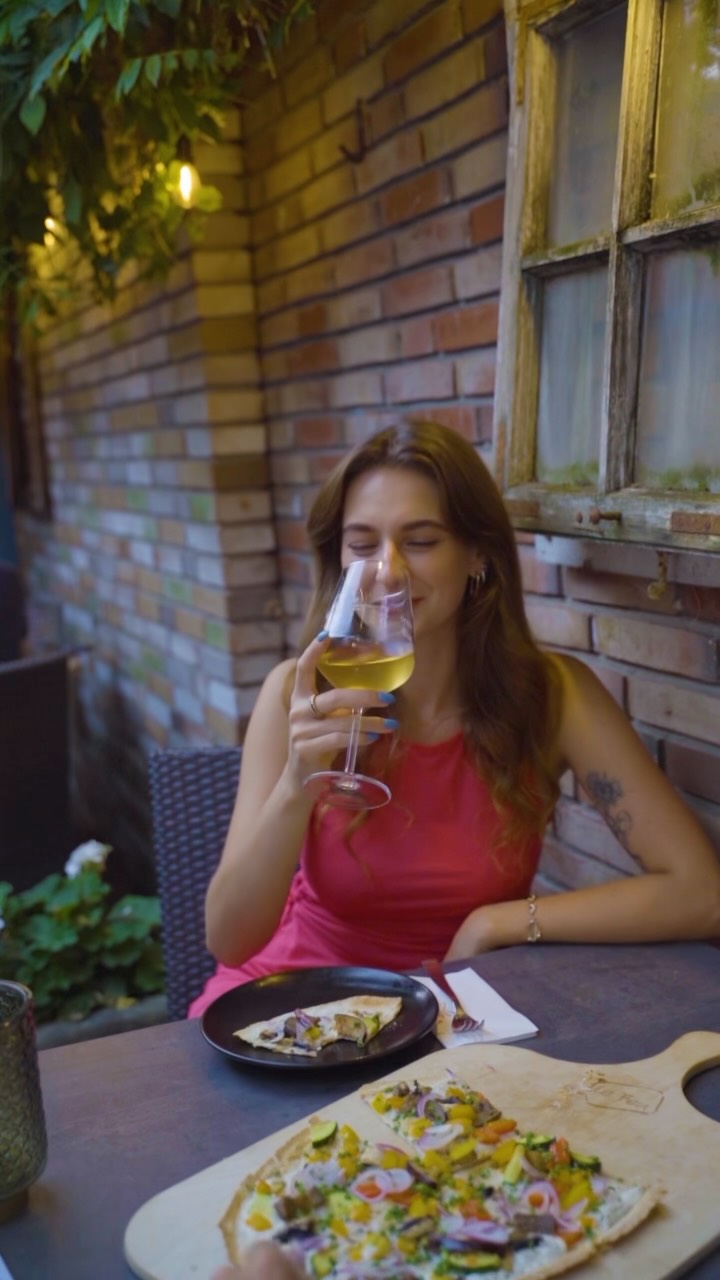 Endlich wieder Federweißer Zeit! 🍇🍷
Fruchtig süßer und ganz junger Wein mit wenig Alkohol. ☀️
Einfach nur lecker und erfrischend 🫶🏼 😍
Reserviere jetzt, bevor die Plätze knapp werden! 📆🏖️