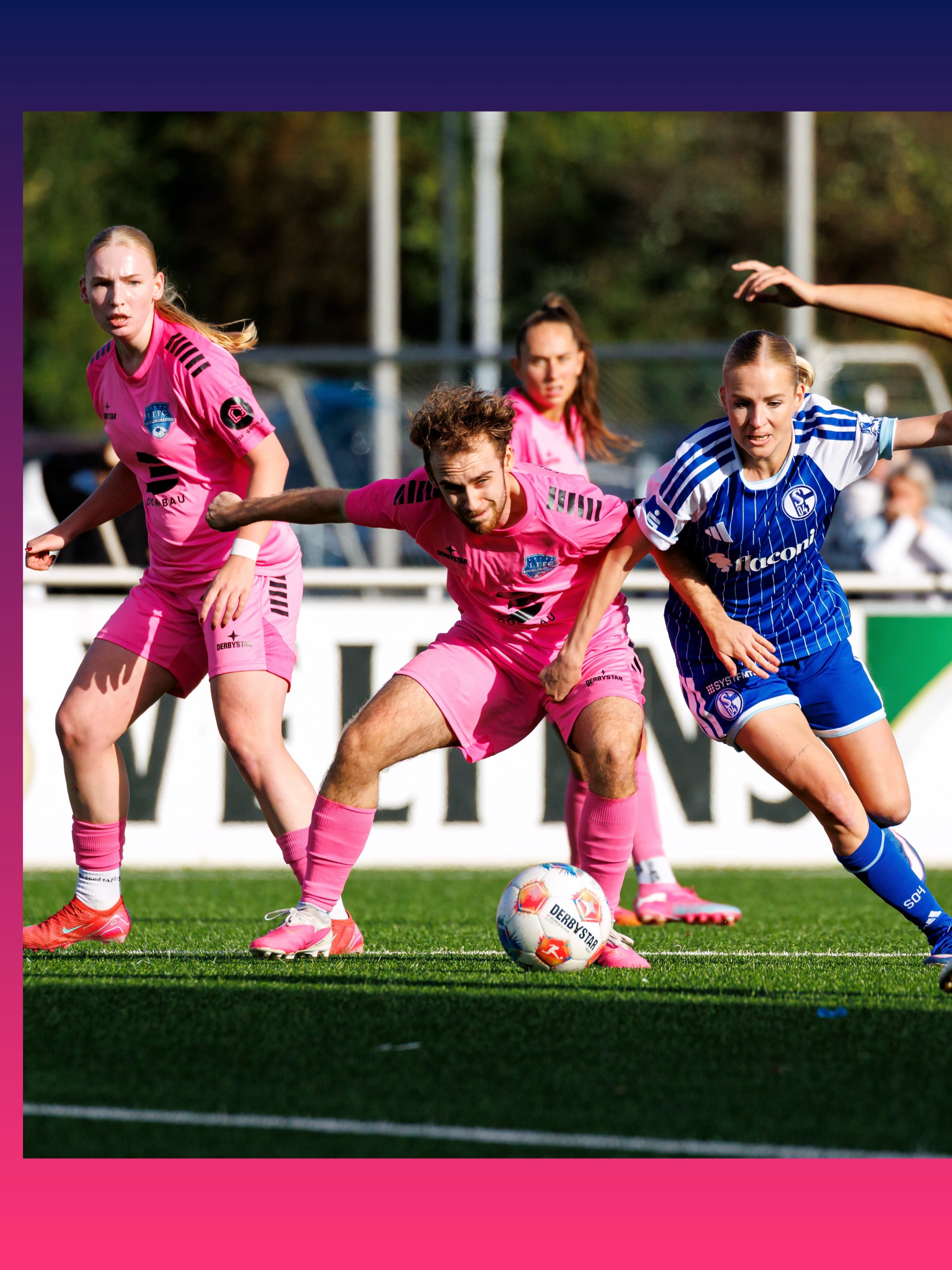 💙🤍 𝙎𝙥𝙞𝙚𝙡𝙩𝙖𝙜 5 #𝙎04𝙁𝙁𝘾
Leider leider …
Am letzten Sonntag mussten unsere Frauen bei den @s04frauen die erste #Niederlage in der diesjährigen Regionalliga-West hinnehmen. Halbzeit 1 auf Augenhöhe, Halbzeit 2 deutlich für Schalke.
Am Ende zeigte die Anzeigetafel ein deutliches 5:0 .. die Mädels waren bedient und enttäuscht …
… nun heißt es Training ❗️und am nächsten Wochenende gegen Freudenberg die 3 Punkte im Heimspiel zu behalten.
📸 @ric.baumert
______
@dombaugmbh
@caseapartments
@burghotel_volmarstein
@mcdonaldsde
@derbystar
@experka_
@bauenundleben