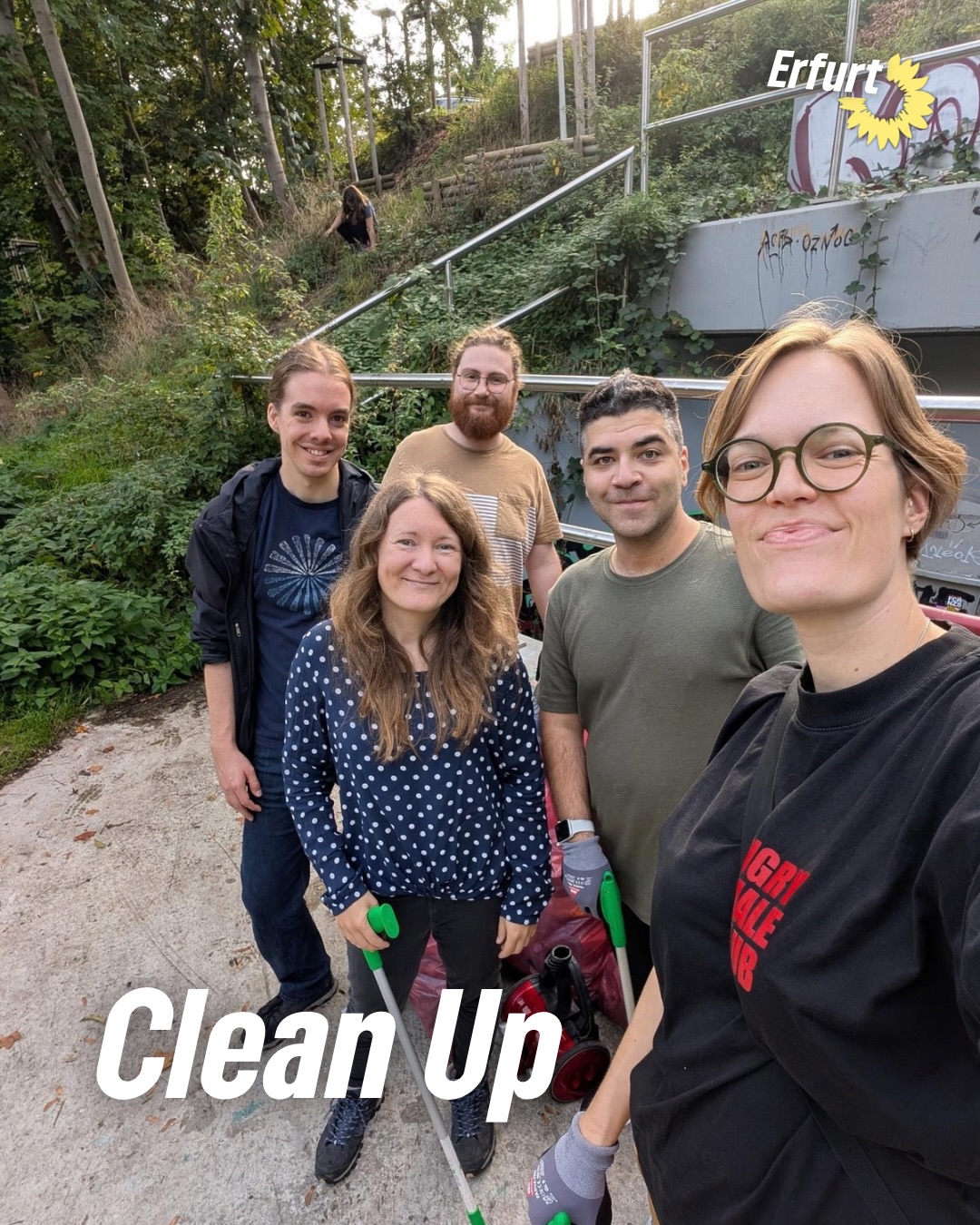 Am Samstag haben wir die Böschung am
Flutgraben vom Müll befreit ♻️
Skurrilster Fund heute: ein Staubsauger im Gebüsch. Ein großes DANKE an alle, die heute dabei waren und mitgeholfen haben!
#erfurt #grüneerfurt #cleanup #grunwirkt #cleanuperfurt